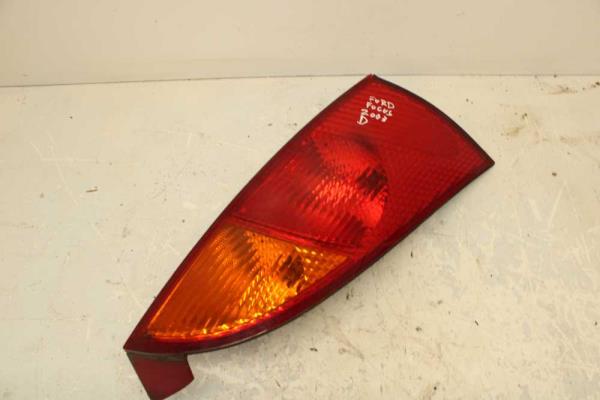 FEU ARRIERE DROIT FORD FOCUS -10/2004 3/5PORTES - Vue 1